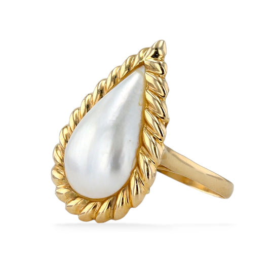 14k Yellow gold vintage Pear mother pearl ring