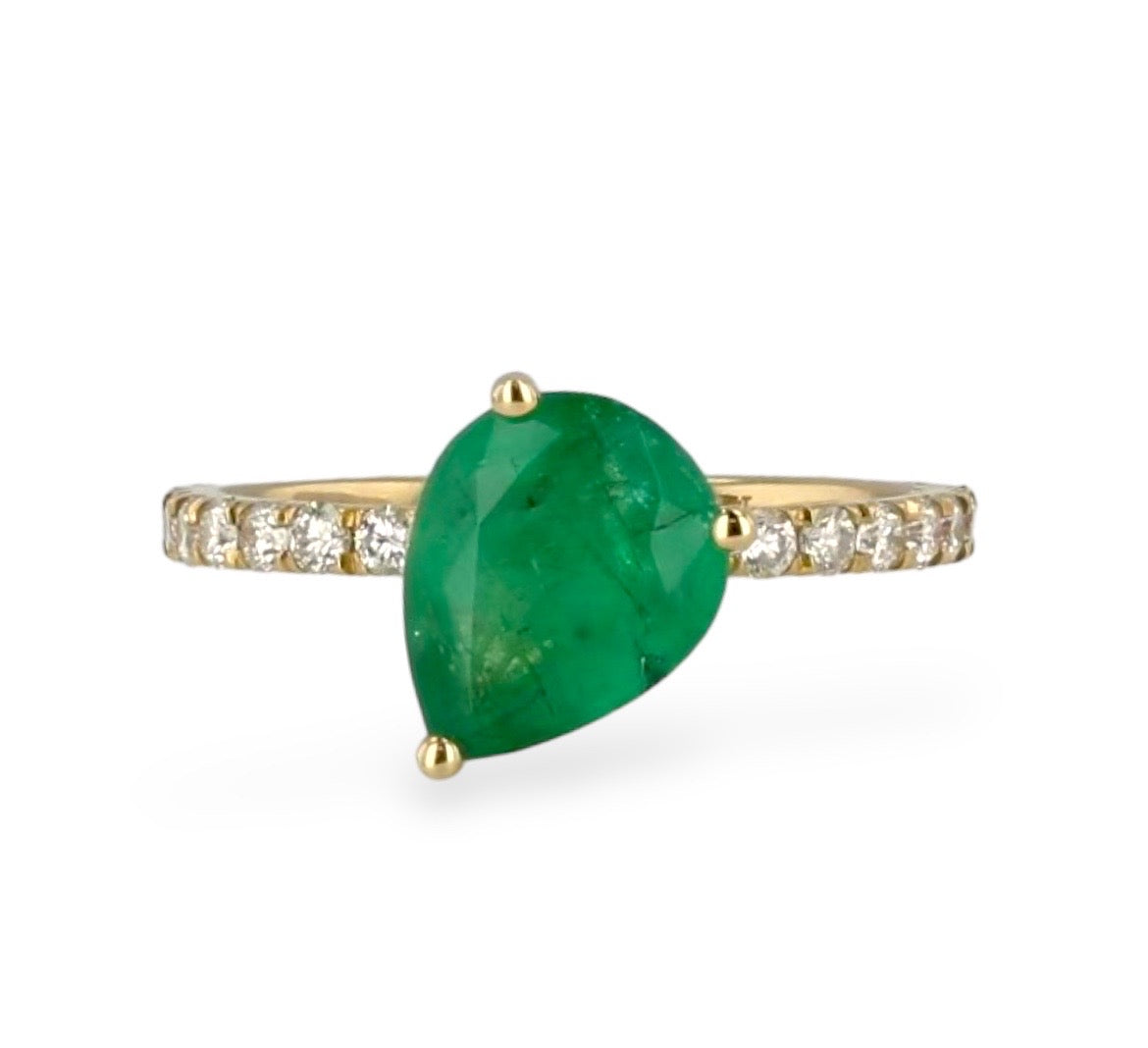 Yellow 14k solitaire pear emerald and diamonds ring