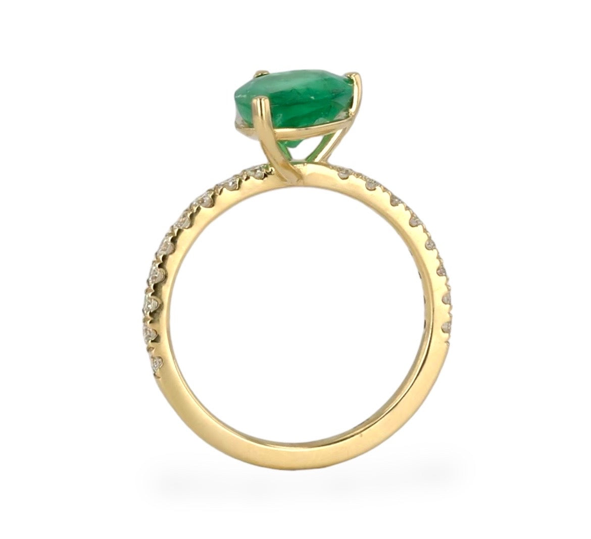 Yellow 14k solitaire pear emerald and diamonds ring