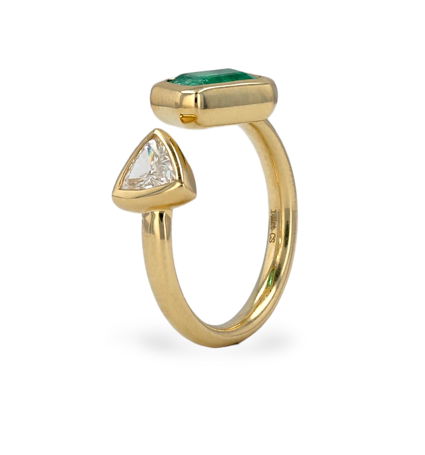 Yellow 14k gold emerald and diamonds ring