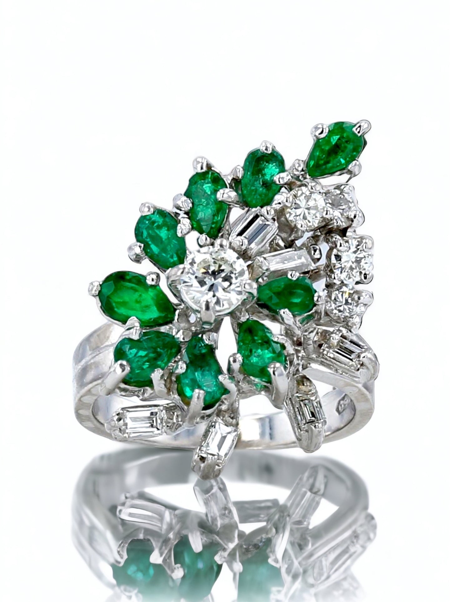 18k white gold flower natural Colombian  emerald and diamonds ring