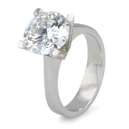 18K White Gold Solitaire Diamond Ring - 1024